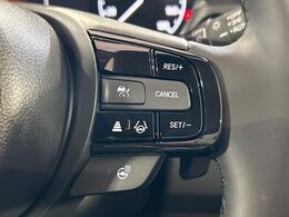 【アダプティブクルーズコントロール】高速道路での長距離走行が楽に！！自動で速度を保つクルーズコントロールが、衝突軽減システムと連携し、前方の車両を感知して車間を保つように速度調節してくれます！！