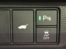 【パワーバックドア】スマートキーや運転席のボタンを押すだけでリアゲートが自動で開閉します！荷物を持っている時や、高い位置にあるバックドアを閉める際に便利な機能です♪