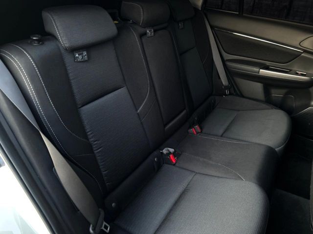 後部座席も気になるようなキズ・汚れやへたり等、大きなダメージはなく、良好な状態です。