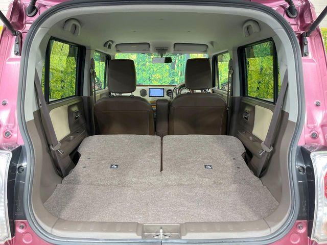 積み下ろしのしやすいデッキにはたっぷりと荷物を積み込んでいただけます。遊びから仕事まで、様々なシーンで頼れます♪