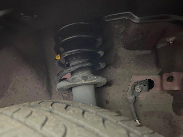 お車を安心してお乗りいただく為には、足回りの定期点検が欠かせません。サービスサポート（有償保証）では無料点検もご提供しており、安心のカーライフをお過ごしいただけるサポート体制が整っています。