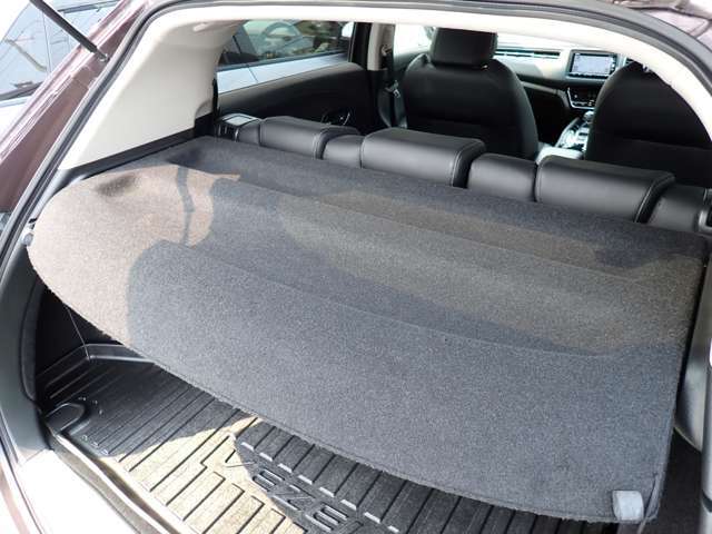 トノカバーが付いておりますので直射日光などからお荷物を守ったりプライバシー保護にもなります