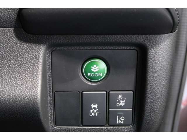 Hondaセンシングの機能のひとつ、アダプティブクルーズコントロール付！アクセルから足を離しても設定したスピードと前車との車間を保ち走行してくれます！車線維持もアシスト☆高速道路で疲労軽減ですね☆