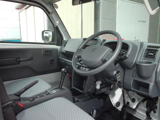 広いガラスエリアと高めなヒップポイントで見通し良好☆