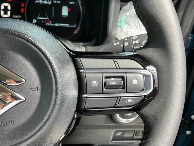 設定した速度でアクセル操作無しに走行が可能！さらに前方の車両をミリ波レーダーが検知して追従走行もしてくれるアダプティブクルーズコントロールを装備！