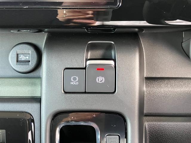 ボタン一つでサイドブレーキのON・OFFが可能な電動パーキングブレーキを採用！走行中の停車時にブレーキONの状態を保持してくれるホールド機能付き！