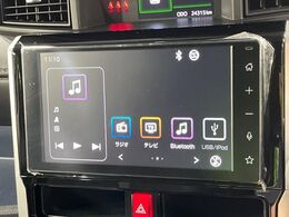 【ディスプレイオーディオ】お持ちのスマホやMP3プレイヤーとの無線接続で音楽再生が可能！コードで繋ぐわずらわしさも無く、手軽にお気に入りの音楽を楽しめます。