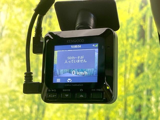 【ドライブレコーダー】安心・安全なカーライフに必須のドライブレコーダーを装備！走行中はもちろん、あおり運転や事故に遭遇した際の状況も映像で記録し、万一のリスクに備えます。