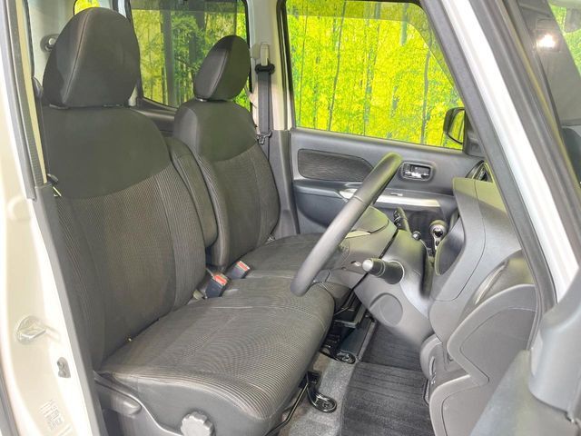 運転席シート廻りは使用感も少なく、良好な状態となっています。丁寧に使われていたことがよくわかりますね。