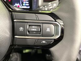 【アダプティブクルーズコントロール】高速道路での長距離走行が楽に！！自動で速度を保つクルーズコントロールが、衝突軽減システムと連携し、前方の車両を感知して車間を保つように速度調節してくれます！！