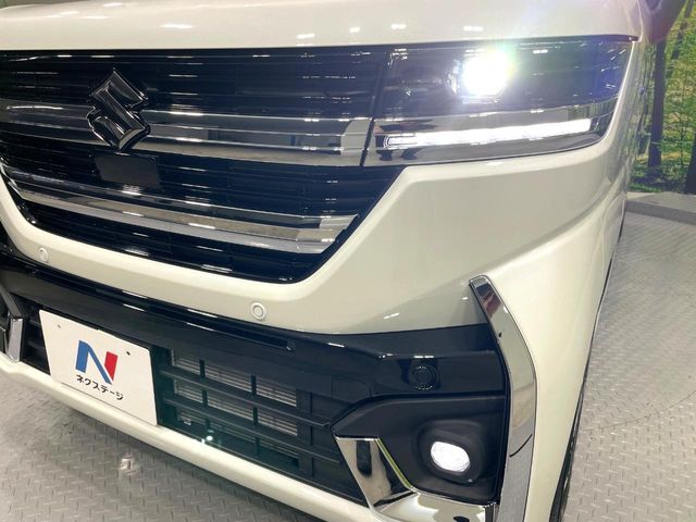 【LEDヘッドライト】悪天候や夜間走行時も良好な視界を確保し安心して運転できる高輝度LEDヘッドライトを装備！点灯速度が早く、消費電力も抑えられています。