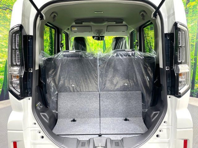 普段のお買い物や通勤、送迎等に十分な荷室スペースを確保しております。セカンドシートを倒すと、大きな荷物の積載も可能です♪
