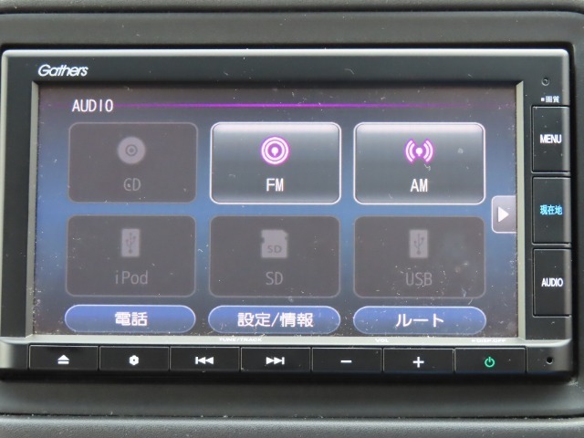 CD、Blurtooth機能、外部オーディオ接続、ラジオなどのメディアに対応しています。