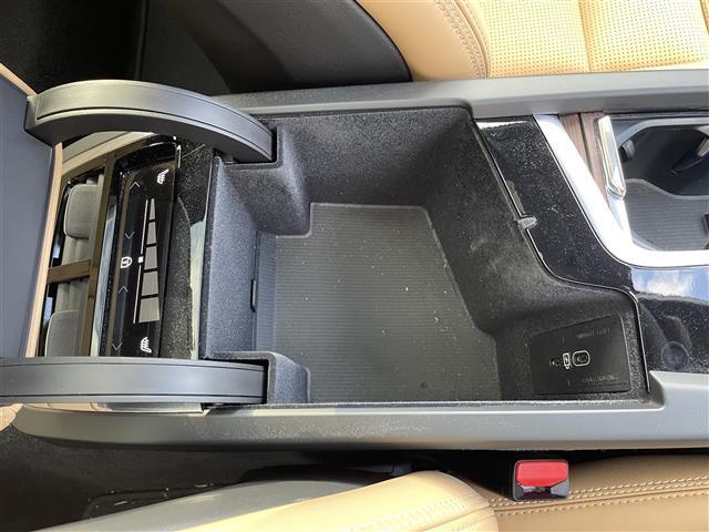 お車の仕上げプランも充実！お選びいただける外装コーティングはもちろん、ヘッドライトコーティング・ホイールコーティングなどももご用意しております。