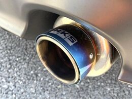 【HKS製マフラー】純正にはない個性あふれる「後ろ姿」を演出するHKSマフラー付き！ビジュアル・サウンド共にこだわりの一台に仕上がっております♪