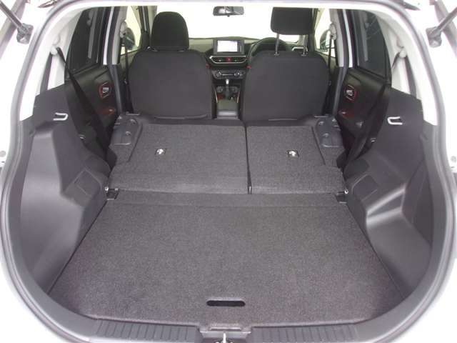 広々としたラゲージスペースを備えています。大きなものや長さのある荷物もしっかりと積み込めます。