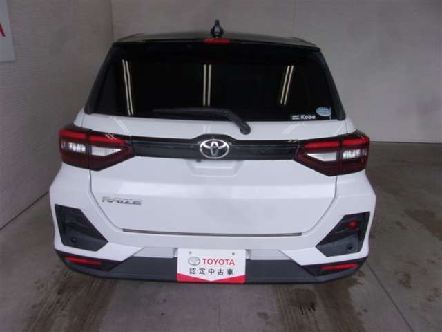 バックカメラが付いているので後方確認が非常にしやすいです。今や運転初心者も熟練者も必須装備！