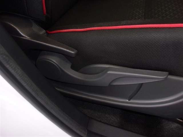 微妙な調整ができ、ピッタリのポジションで運転することが可能です。