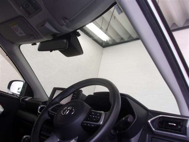 見通しのよいすっきりとした視界で、誰でも運転しやすいです。運転のしやすさは疲れにくさにも繋がりますよ♪