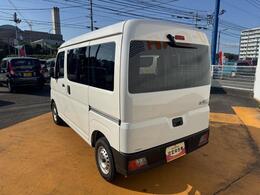 リヤドア・リヤクォーター・バックドアウィンドウにスモークドガラスを採用