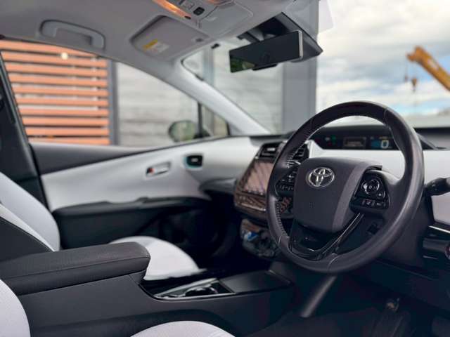 モデリスタ（F・S・LEDデイライト）TRD（R・RS・Fガーニッシュ・マフラー）デジタルインナーミラー　TSS　BSM　Pシート　純正9インチフルセグナビ　ETC2.0　社外17インチAW　Cソナー