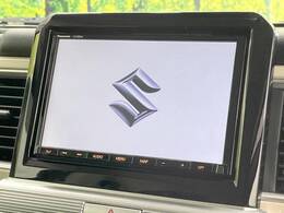 【純正ナビ】人気の純正ナビを装備しております。ナビの使いやすさはもちろん、オーディオ機能も充実！キャンプや旅行はもちろん、通勤や買い物など普段のドライブも楽しくなるはず♪