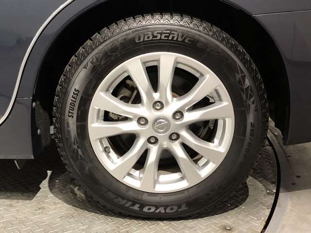 タイヤサイズは215/60R16です☆