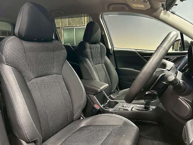 運転席も広々としており運転しやすい環境を実現しています☆室内クリーニングも実施済みです。