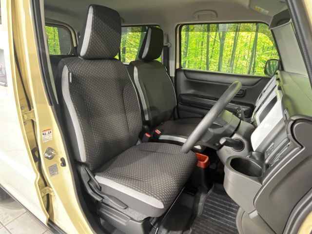 運転席シート廻りは使用感も少なく、良好な状態となっています。丁寧に使われていたことがよくわかりますね。