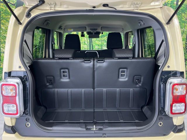 普段のお買い物や通勤、送迎等に十分な荷室スペースを確保しております。セカンドシートを倒すと、大きな荷物の積載も可能です♪