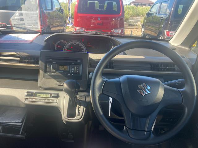 ワイドな視界を確保して、運転しやすいインパネデザインです。各種操作類は適切な位置にあり疲労を軽減します