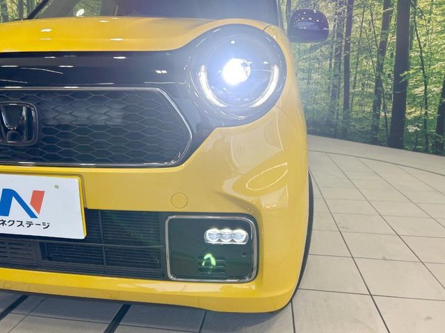 【LEDヘッドライト】悪天候や夜間走行時も良好な視界を確保し安心して運転できる高輝度LEDヘッドライトを装備！点灯速度が早く、消費電力も抑えられています。