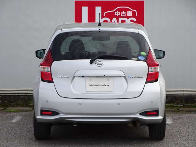 後ろになります。