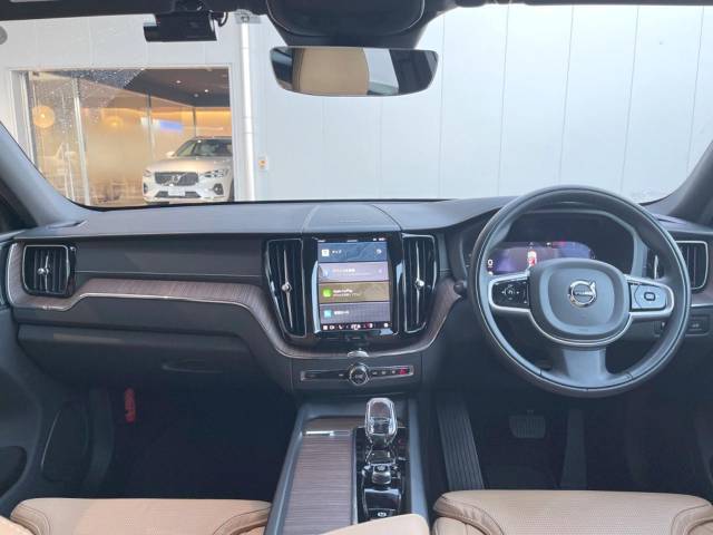 XC60B5インスクリプションが入庫しました！！衝突被害軽減ブレーキやインテリセーフなど安全機能搭載！その他日々の運転を快適に過ごしていただけるパワーシートやシートヒーターなども搭載！！