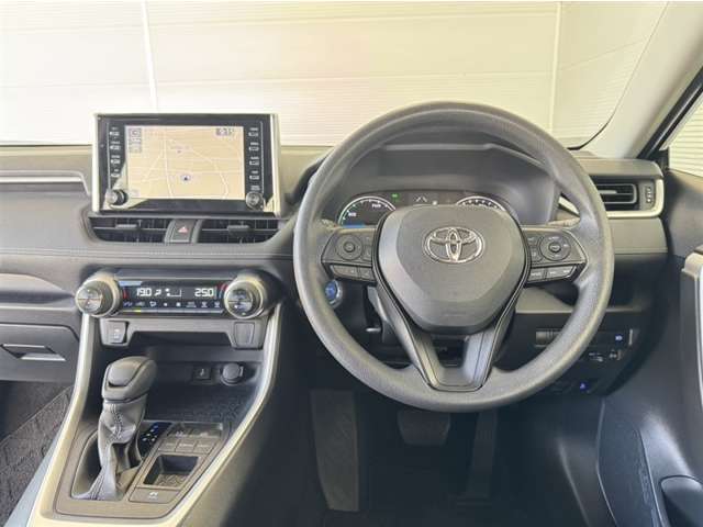 RAV4ならではの見晴らしのよい前方視界で、快適なドライブをお楽しみいただけます。