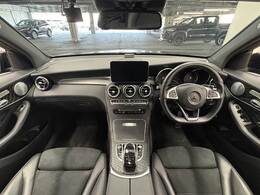 見通しの良いコックピットは普段のドライブに最適。運転しやすいお車となります。