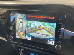 【パノラミックビューモニター】専用のカメラにより、上から見下ろしたような視点で360度クルマの周囲を確認することができます☆死角部分も確認しやすく、狭い場所での切り返しや駐車もスムーズに行えます。