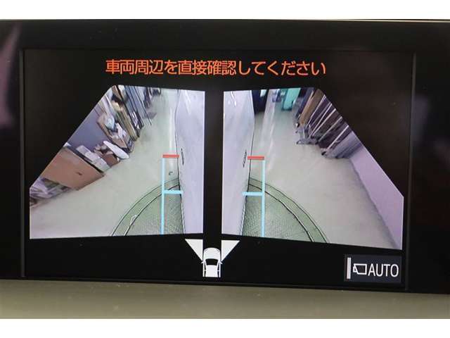 さらに、左右側面カメラも装備しています。駐車枠や隣のクルマなど周囲との位置関係がよくわかり、駐車しやすいですよ。運転席からは目視できない助手席側の側面も見えますので、路肩に幅寄せする際なども安心です。