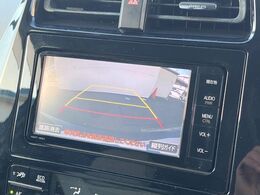 【バックカメラ】駐車時に後方がリアルタイム映像で確認できます。大型商業施設や立体駐車場での駐車時や、夜間のバック時に大活躍！運転スキルに関わらず、今や必須となった装備のひとつです！