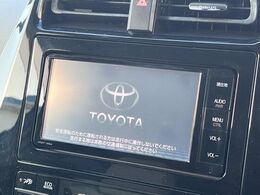 【純正ナビ】人気の純正ナビを装備。オーディオ機能も充実しており、Bluetooth接続すればお持ちのスマホやMP3プレイヤーの音楽を再生可能！毎日の運転がさらに楽しくなります！！