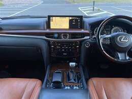 【インパネ全体】全方位で視界が広く、高い目線で運転もしやすいです！