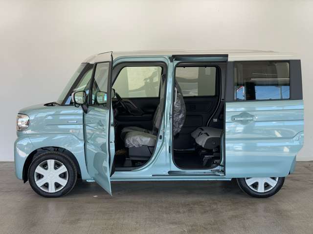 届出済未使用車なので内外装共に使用感がなくおろしたての気分が味わえます。また、高年式なので、数年後に乗り換えるなんて時も乗り方次第では下取り費用の金額もある程度見込めるのではないでしょうか？