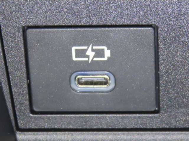 充電用USB端子を装備しております。