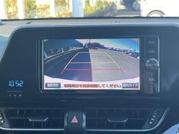 【バックモニター】後ろのカメラの映像がモニターに映し出されるので、後方の見えない死角や、障害物との距離感などもしっかり安全確認することができます！