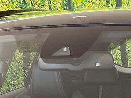 【トヨタセーフティセンス】走行中に前方の車両等を認識し、衝突しそうな時は警報とブレーキで衝突回避と被害軽減をアシスト。より安全にドライブをお楽しみいただけます。