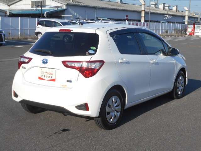 展示されているお車は全台1年間のトヨタロングラン保証が付いて参ります。最長3年間の保証をお付けすることも可能ですので、どのエリアに住むお客様でも安心して保証をお受けすることができます！