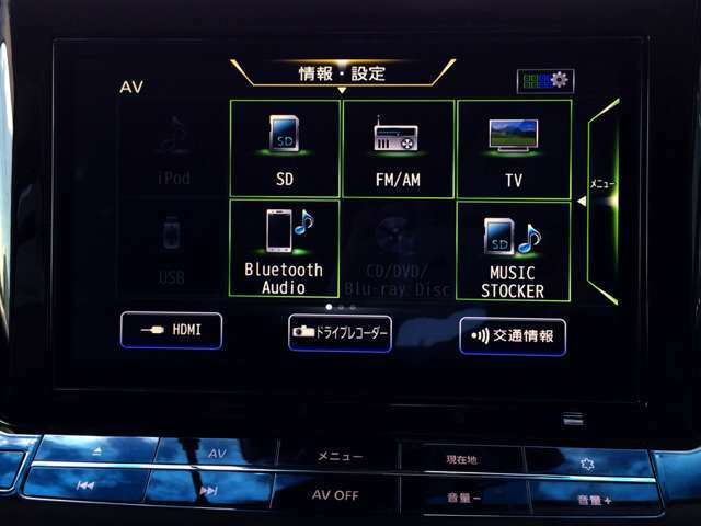 YouTubeなど見れちゃうHDMI、フルセグTV、CD、DVD、ブルートゥースオーディオなど、様々なメディア再生対応純正10インチSDナビTV！全周囲カメラも鮮明で見やすいです！