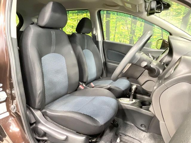 運転席シート廻りは使用感も少なく、良好な状態となっています。丁寧に使われていたことがよくわかりますね。