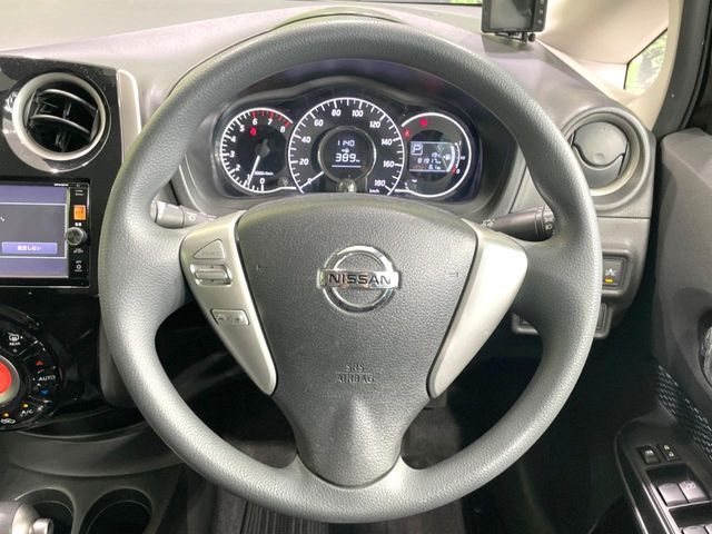 ステアリングも使用感が少なく、きれいな状態となっております♪