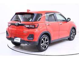 優れた走行性能に加え、さまざまなライフスタイルに合った使い方を可能にするSUV！運転時の視点が高いので見通しが良く、カッコいいデザインで人気があります！